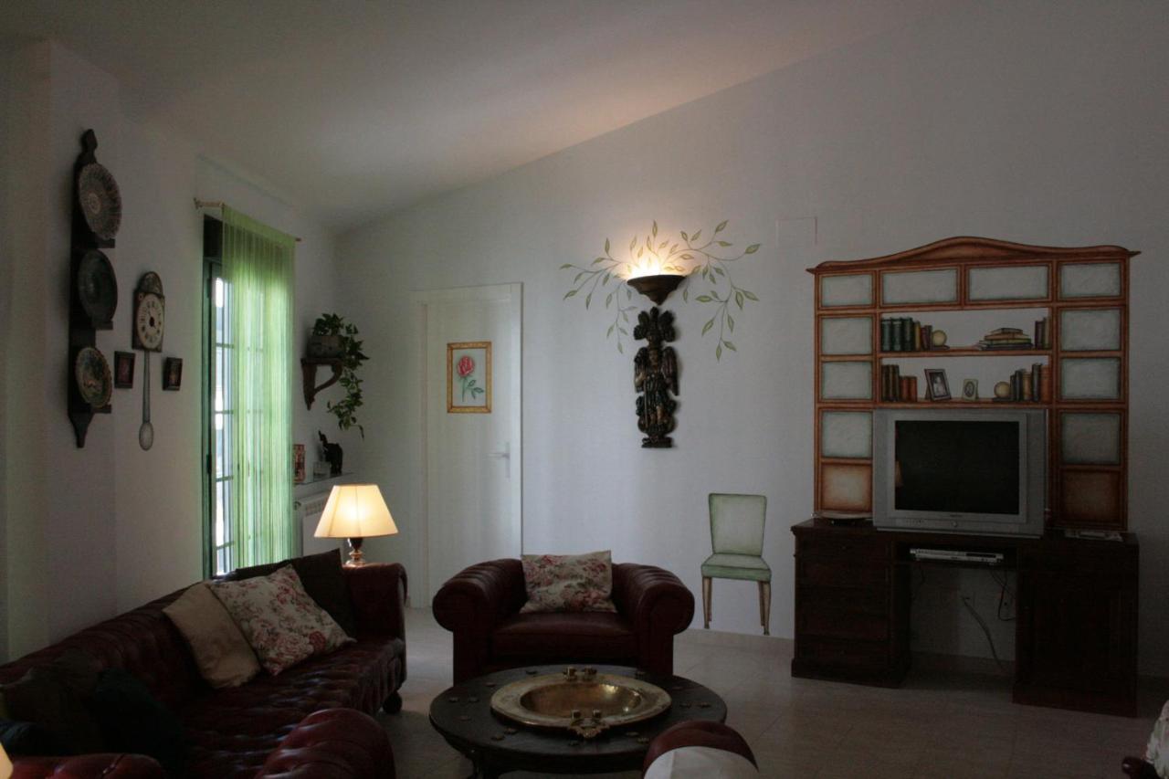 Apartamentos La Casa Pintada กาเซเรส ภายนอก รูปภาพ