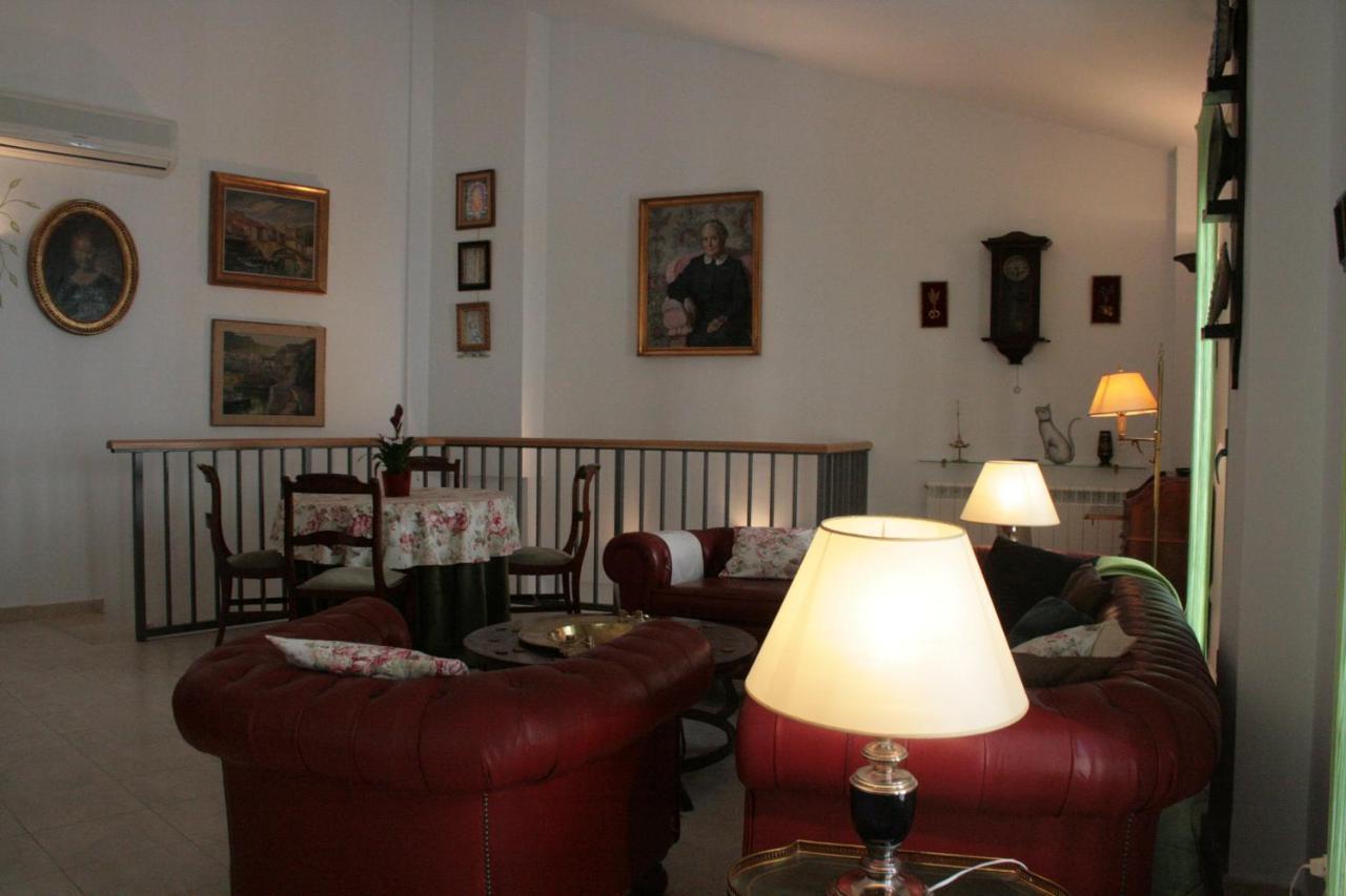 Apartamentos La Casa Pintada กาเซเรส ภายนอก รูปภาพ